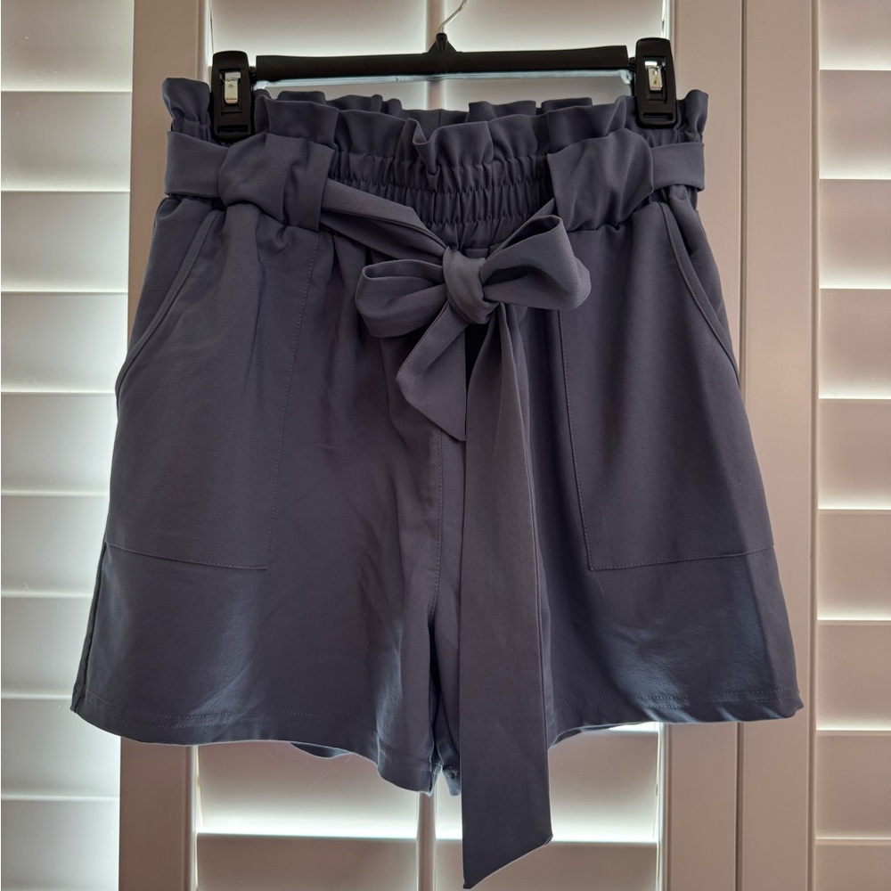 Women's Periwinkle Shorts with Bow Detail, Large, with pockets